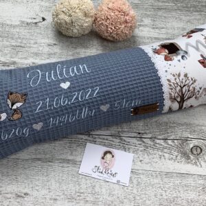 Geburtskissen Wald mit Fuchs-Stickerei in Rauchblau mit Name Julian